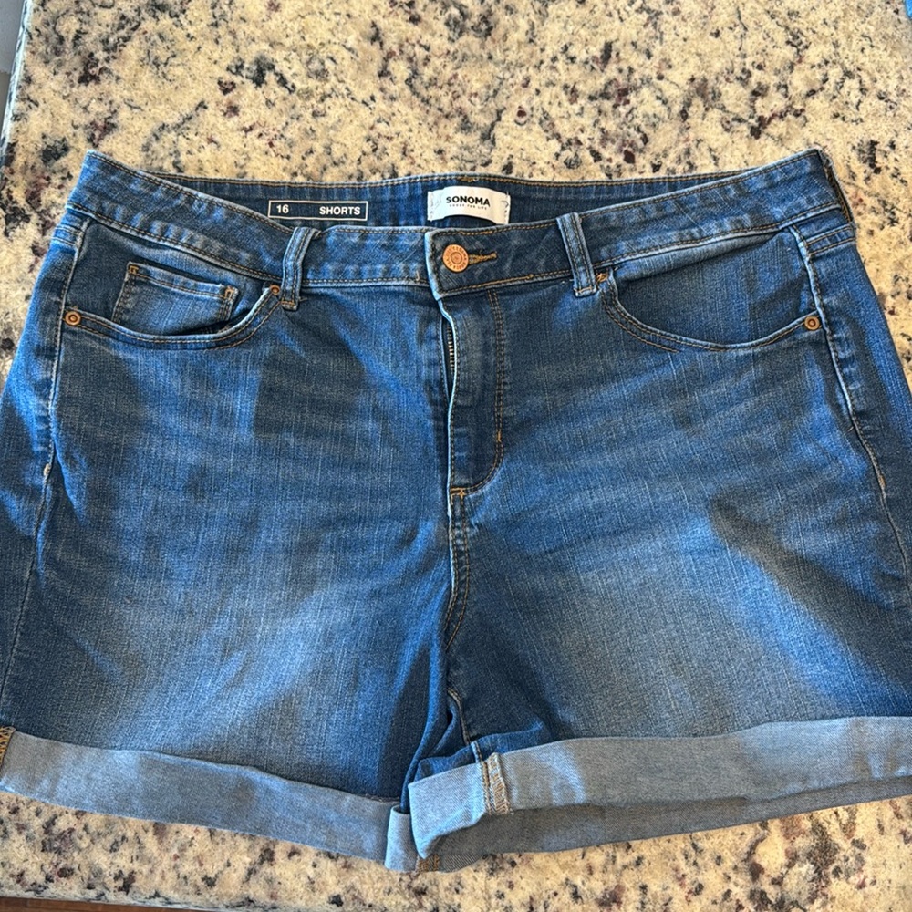 Sonoma Jean Shorts size 16
